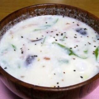 長ネギ・シイタケ・ベーコンの豆乳スープ